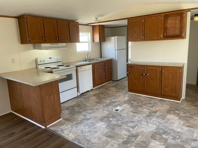 Building Photo - LJE #17