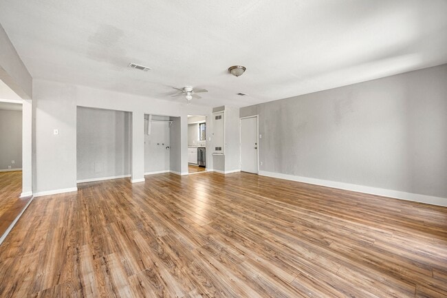 Building Photo - 5618 Briarwick Ln