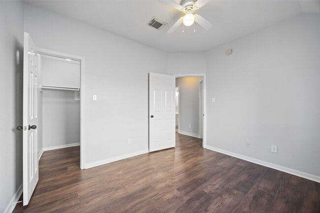 Building Photo - 15018 Summer Knoll Ln