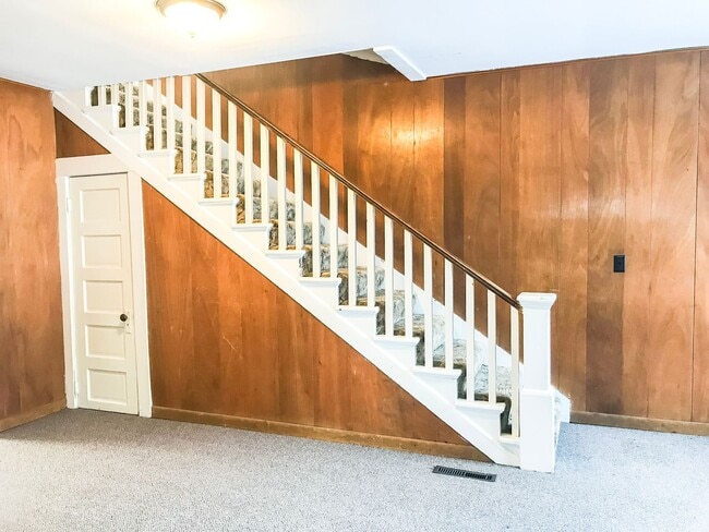 Building Photo - 917/ 917.5 West A St