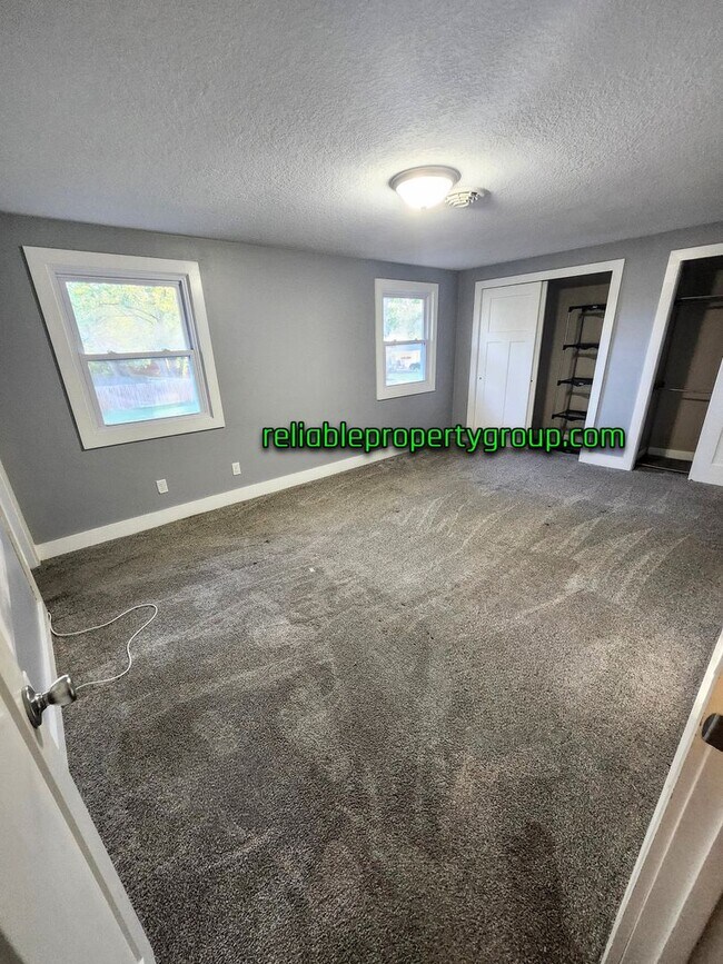 Building Photo - New Listing in Fort Wayne