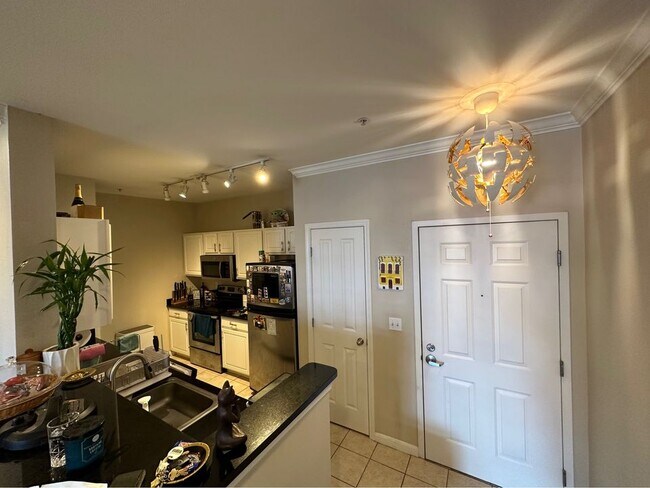 Building Photo - 903 Providence Pl