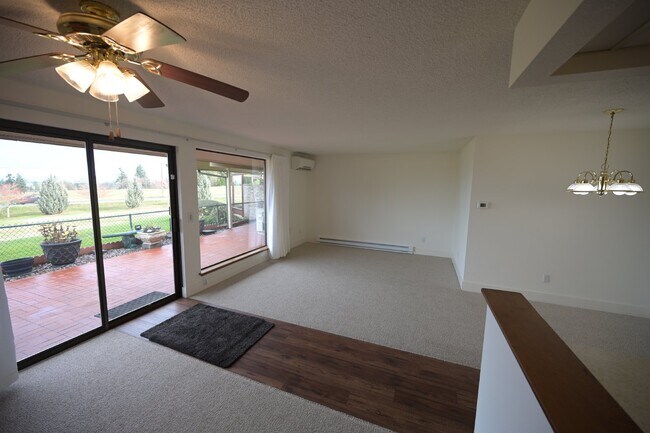 Building Photo - 2 bed 1 bath condo in 55+ community- ALL U...