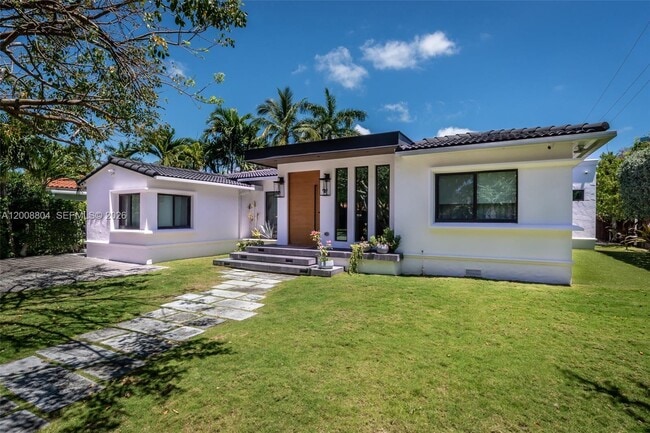 Building Photo - 115 SW 23rd Rd