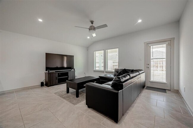 Building Photo - 4963 Pne Hvn Ln