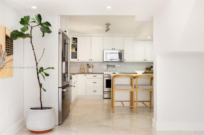 Building Photo - 1208 Mariana Ave
