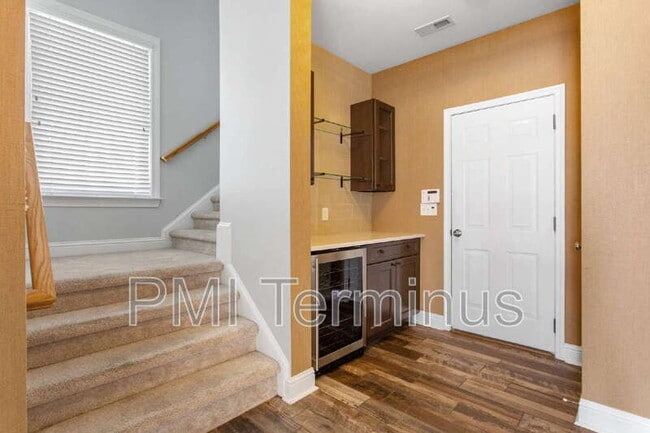 Building Photo - 321 Creekbank Way SE