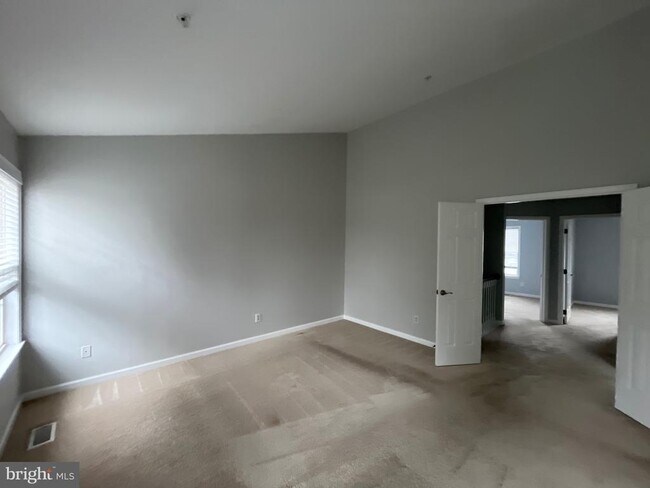 Building Photo - 2212 Historic Dr