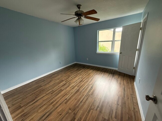 Building Photo - 1625 Martin Bluff Rd