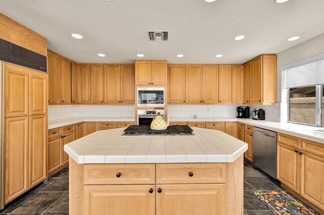 Building Photo - 49810 Ave Montero