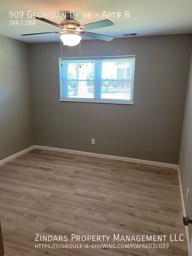 Building Photo - 909 Georgian Dr