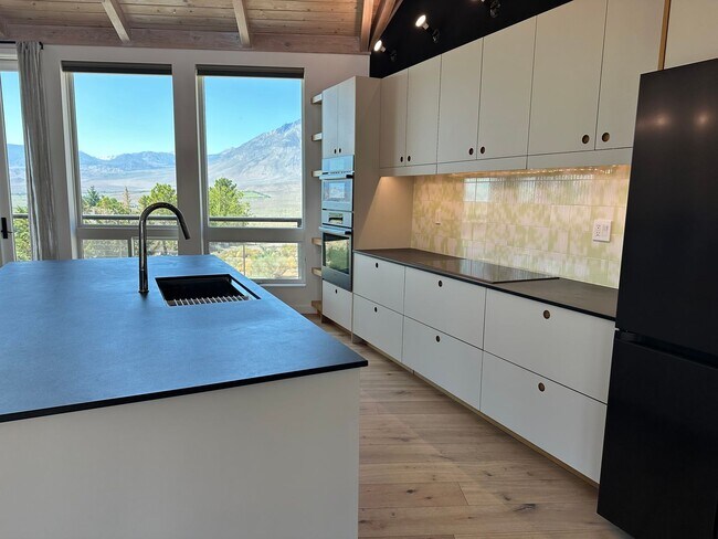 Building Photo - Paradise is the location of this home and ...