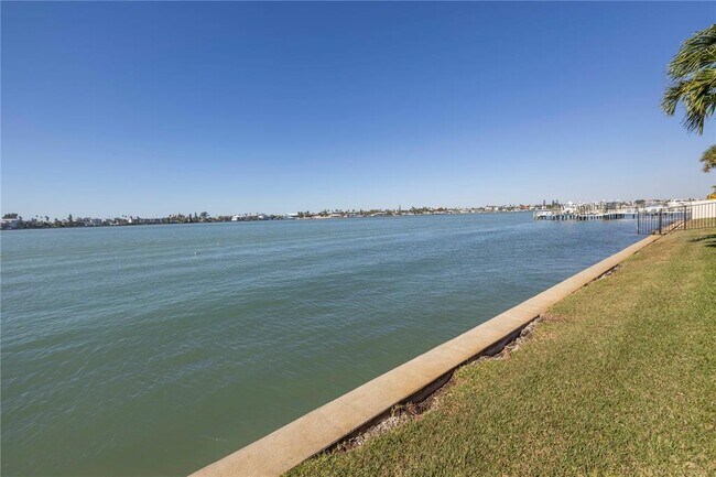 Building Photo - 800 Madonna Blvd