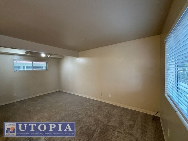 Building Photo - Ground Floor Studio, Near Boardwalk and Ma...