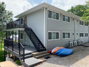 Building Photo - 9271 Mallard Dr