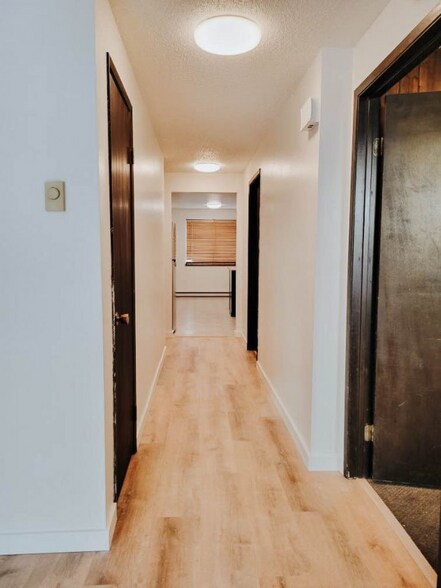 Building Photo - 116 1st Ave W