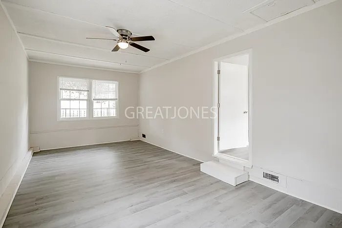 Building Photo - 300 Springwood Dr