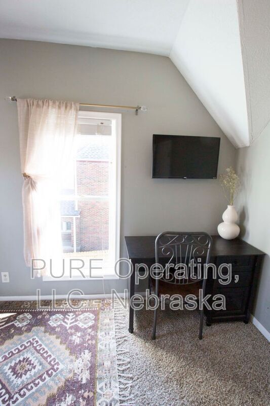Building Photo - 1306 S 31st St
