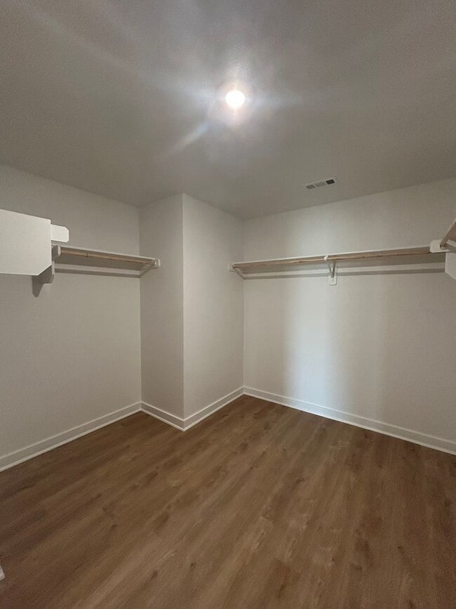 Building Photo - Spacious 4-Bedroom Home in Fayetteville