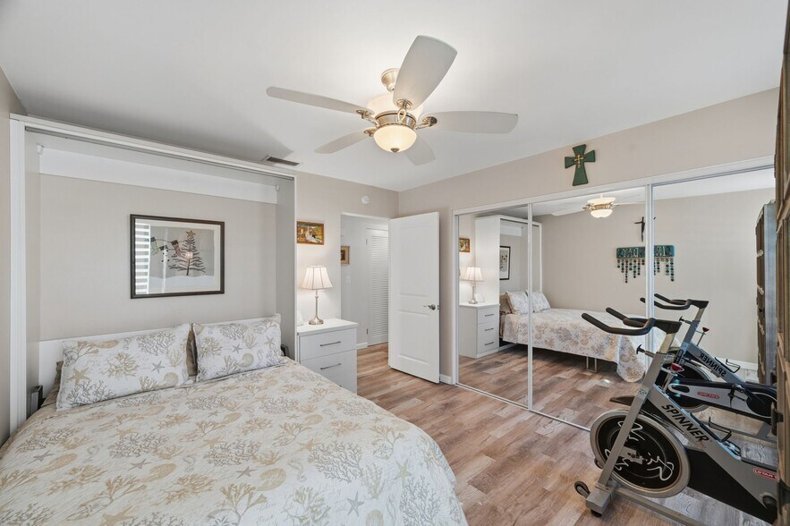 Building Photo - 5400 Gulf Dr