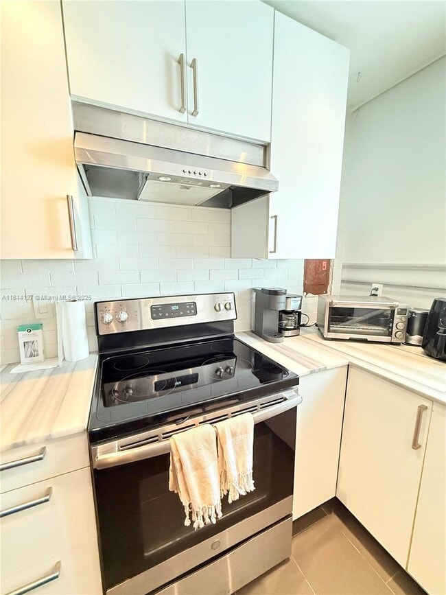 Building Photo - 645 NE 77th St