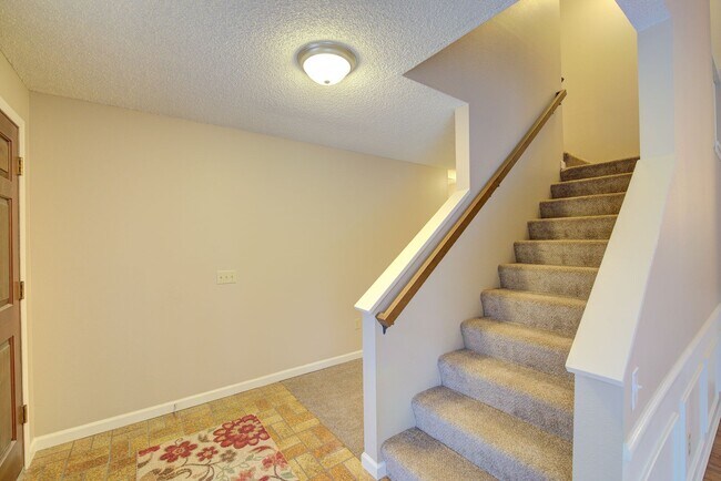 Building Photo - 16611 NE 48th Ct