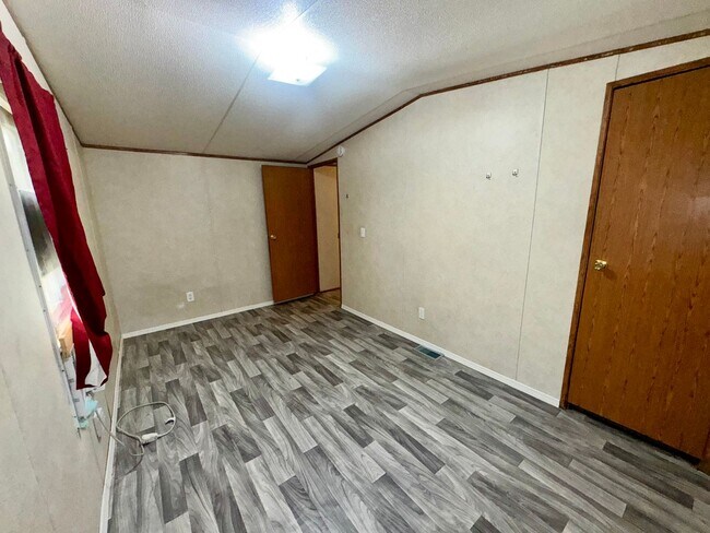 Building Photo - 641 Bayou Dr