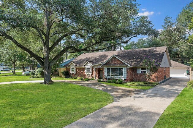 Building Photo - 1615 Maux Dr