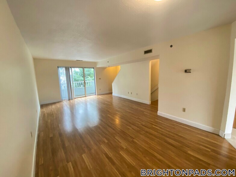 Building Photo - 140 N Beacon St