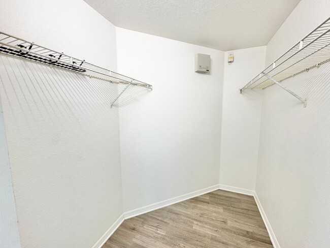 Building Photo - ** FAIRWAY PRESERVE ** 2 BED / 2 BATH CONDO - PET OK! - NORTH NAPLES - ANNUAL RENTAL