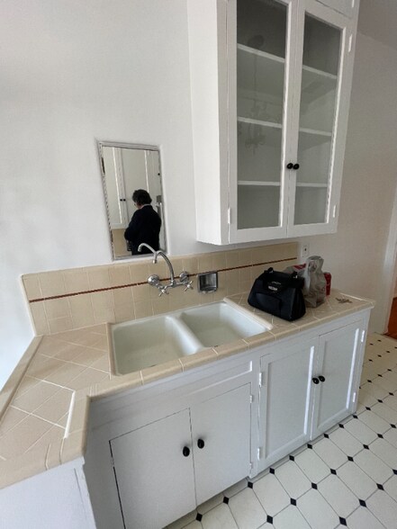 Building Photo - 419 Cloverdale Ave