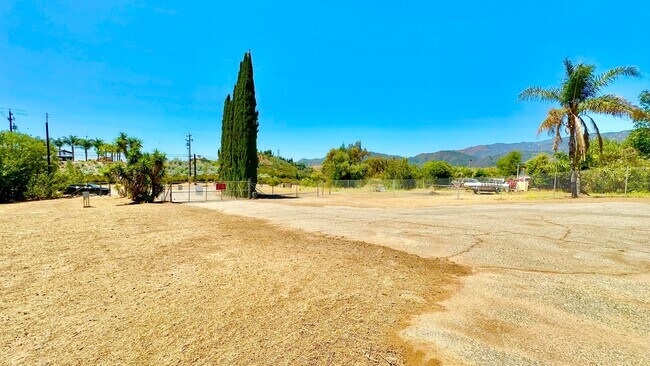 Building Photo - Beautifully Remodeled Top to Bottom Single...
