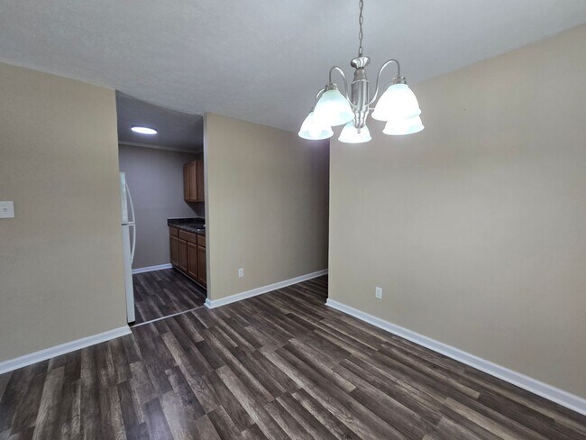 Building Photo - 5523 Livingston Dr