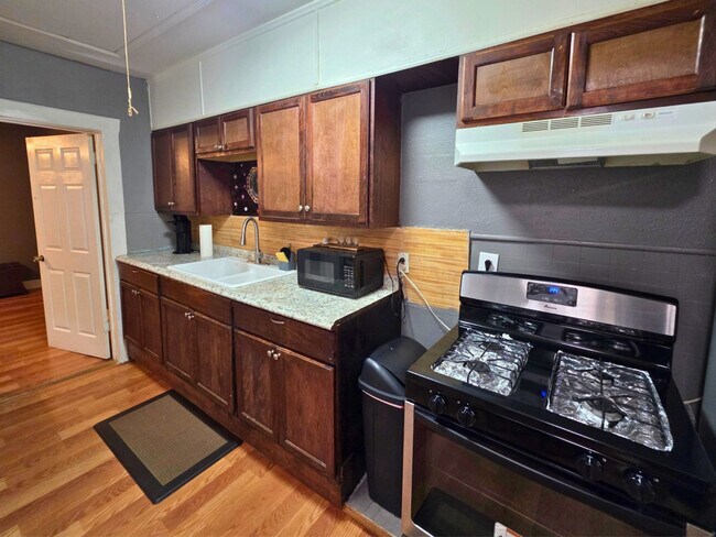 Building Photo - 132 N Estelle St
