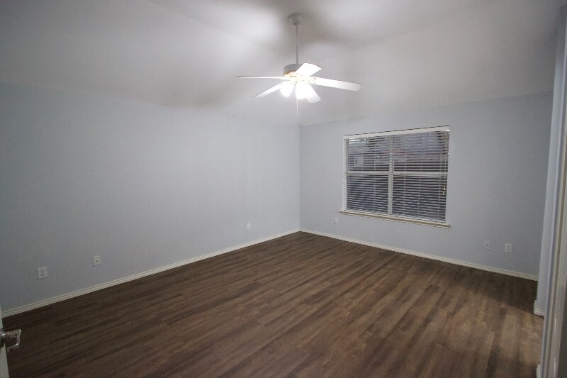 Building Photo - 3605 Villanova Dr