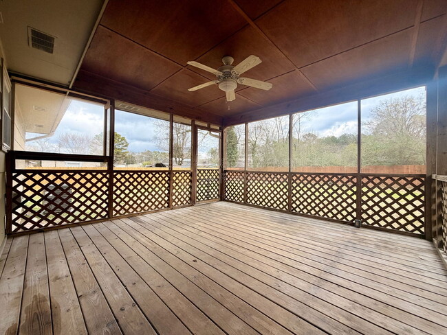 Building Photo - 1160 Greens Rd