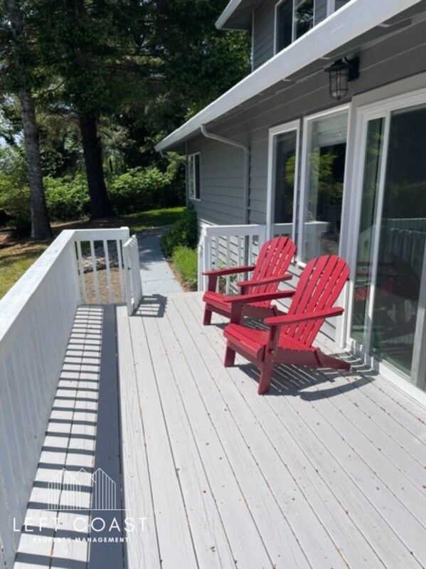 Building Photo - 1545 NE Regatta Way