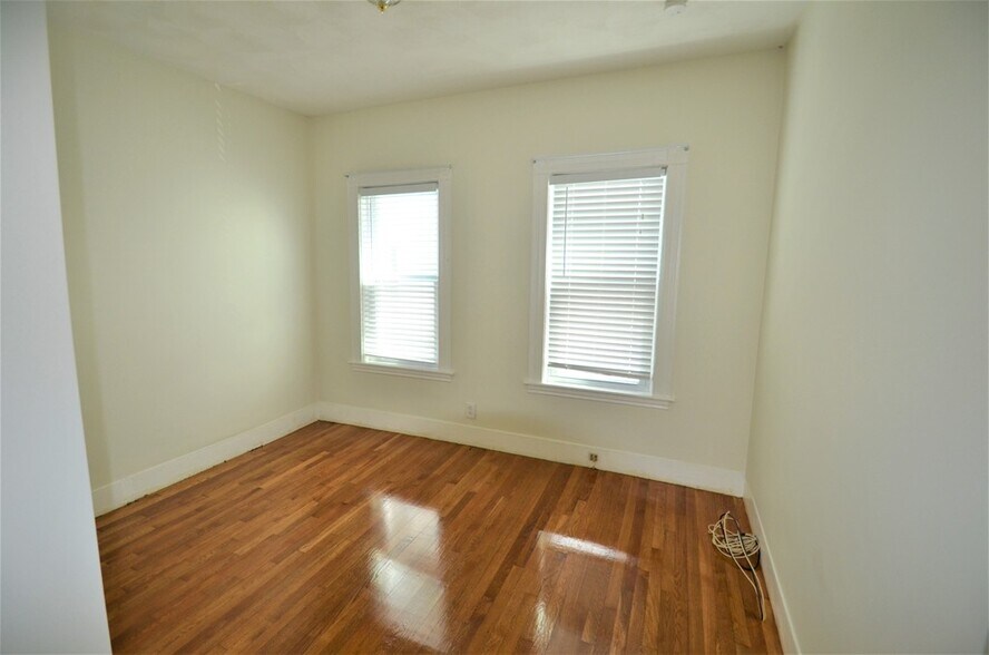 Building Photo - 59 Judson St