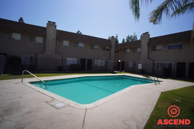 Building Photo - Cozy 3 Bedroom  2bath apartment