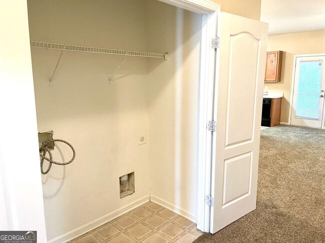 Building Photo - 6938 Rogers Point