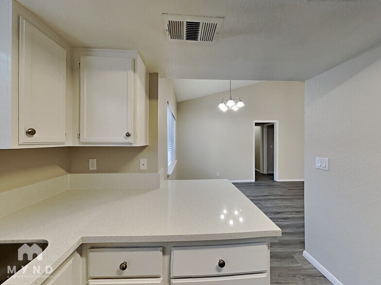 Building Photo - 5825 Goodsprings Ct
