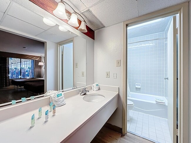 Building Photo - 910 Suemac Rd