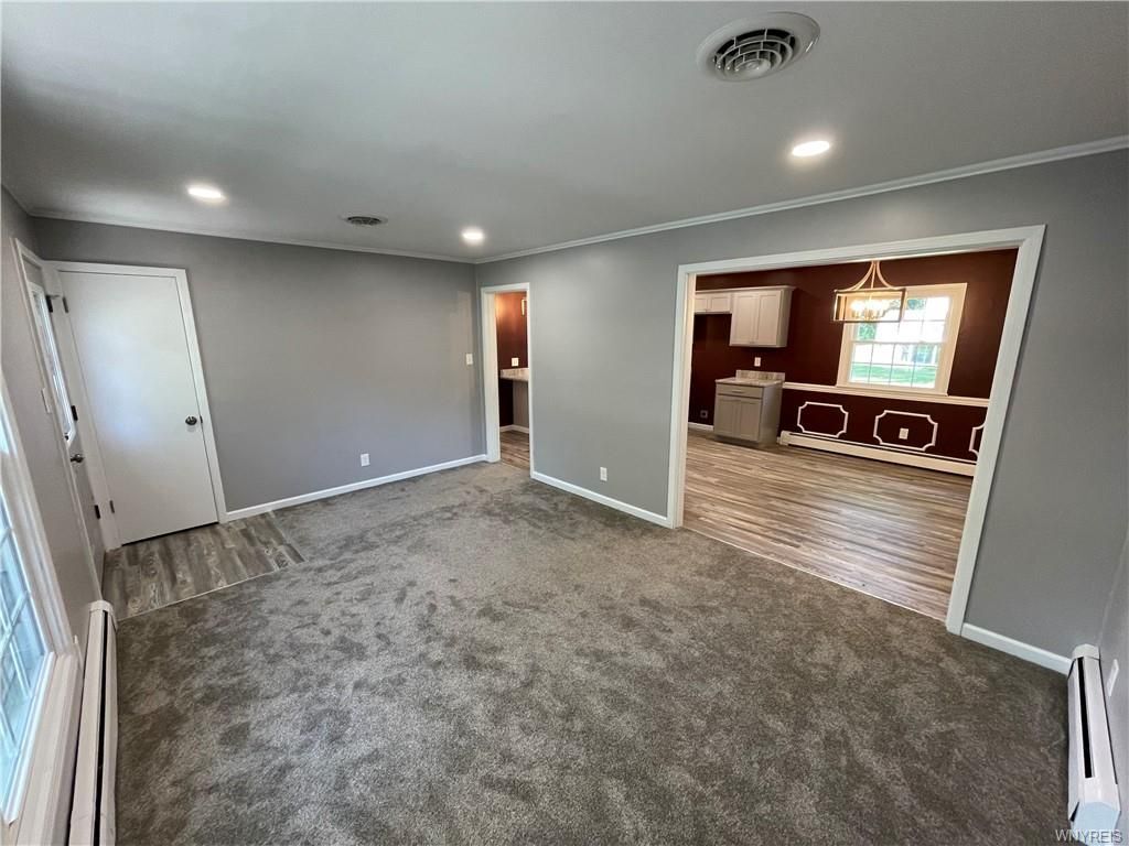 Building Photo - 425 East Ln