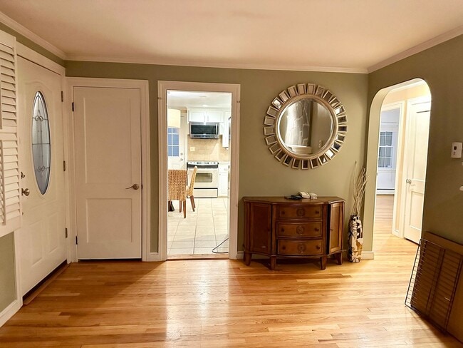 Building Photo - Updated 4 Bedroom House