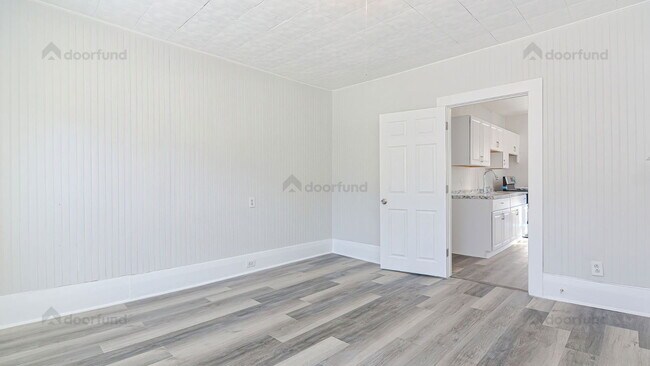 Building Photo - 220 S Main St