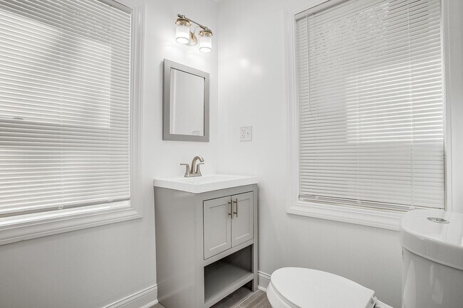 Building Photo - 5229 Brookwood Ave
