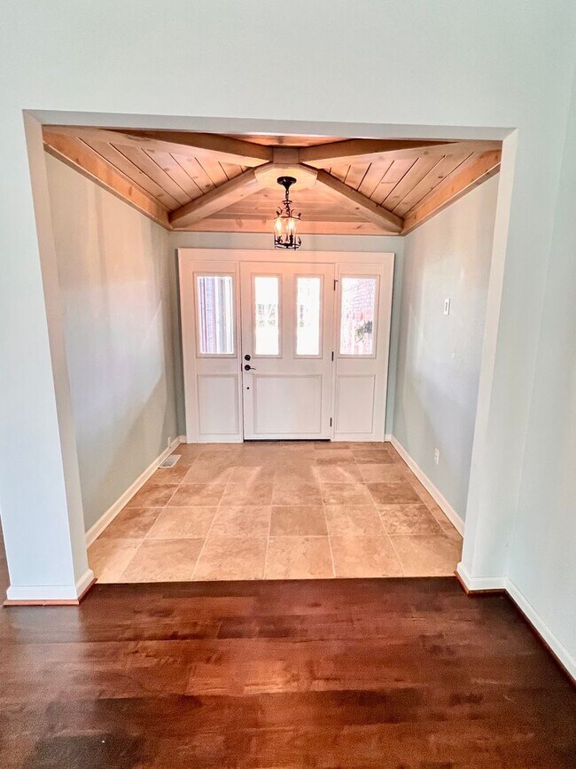 Building Photo - Rare rental opportunity in gated Garden Park!