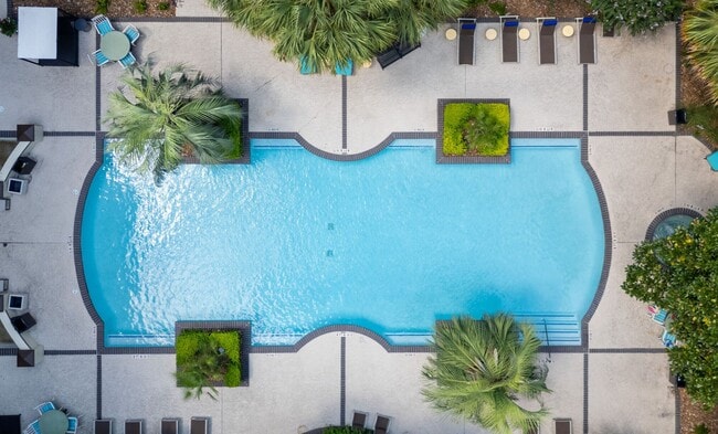 Building Photo - 4001 Fannin St