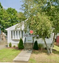 Building Photo - 127 Brown St
