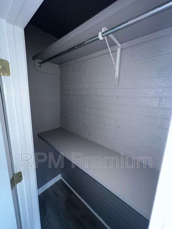 Building Photo - 3350 LA-1
